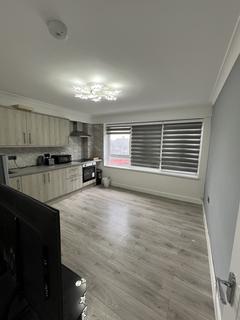 2 bedroom flat to rent, Hepworth Gardens, Barking IG11
