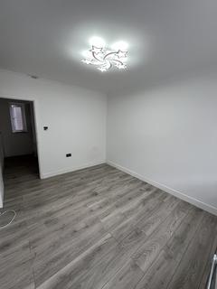 2 bedroom flat to rent, Hepworth Gardens, Barking IG11