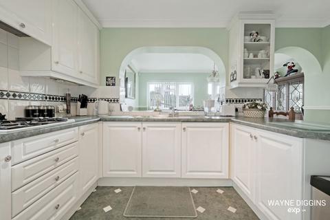 5 bedroom detached house for sale, Cherrydown, Grays RM16