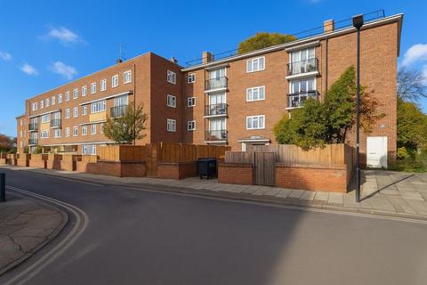 Turner Avenue, Tottenham, N15