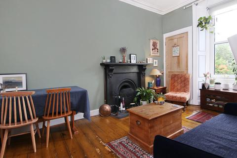 15/9 Caledonian Place, Edinburgh, EH11 2AW