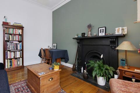 15/9 Caledonian Place, Edinburgh, EH11 2AW