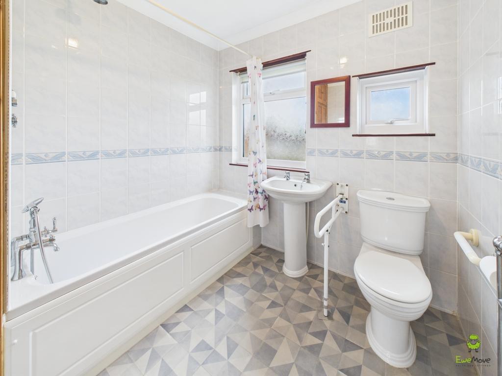 Presented by Clinton at Ewe Move Bexleyheath and Da