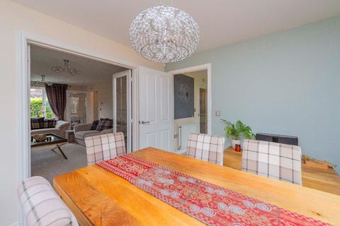 4 bedroom detached house to rent, SAXON DRIVE, NEWPORT