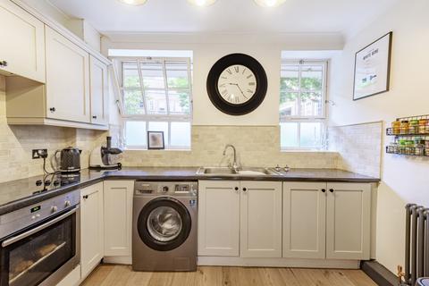 1 bedroom flat to rent, Vicarage Crescent, London, SW11