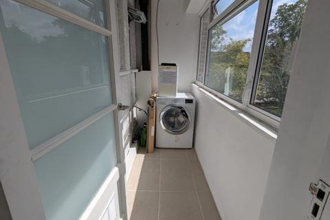 2 bedroom flat to rent, Jesmond Way, Stanmore HA7