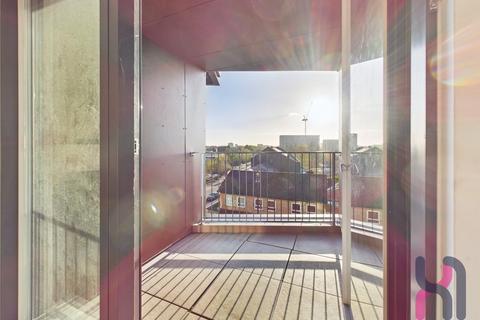 3 bedroom flat to rent, The Landmark, 30 Oldfield Road, Salford, M5