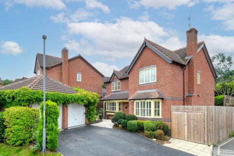 4 bedroom detached house for sale, Woodbury Close, Callow Hill, B97
