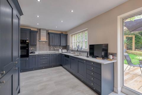 4 bedroom detached house for sale, Woodbury Close, Callow Hill, B97