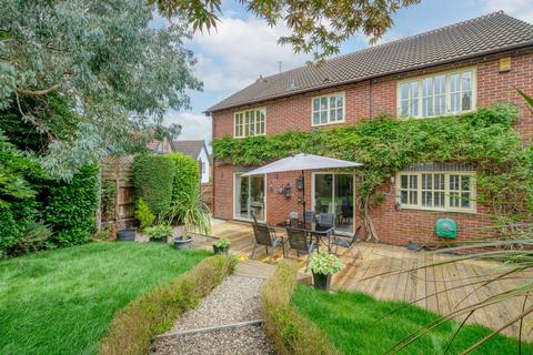 4 bedroom detached house for sale, Woodbury Close, Callow Hill, B97