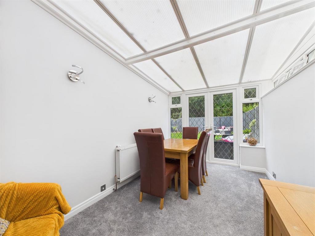 Dining room: