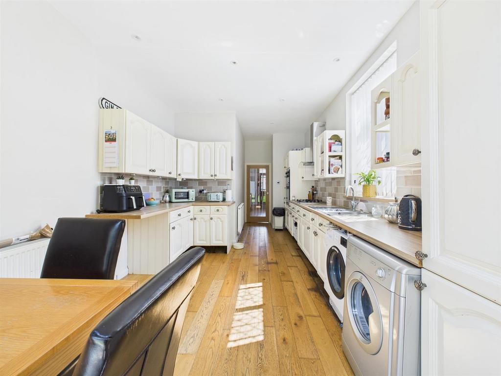 Kitchen: