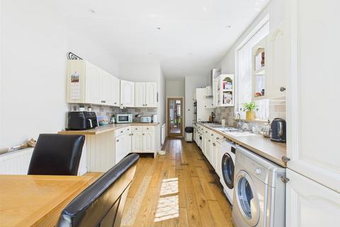 4 bedroom semi-detached house for sale, Eighth Avenue, Bridlington