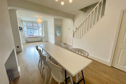 83 Kingston Road, Luton, LU2 7RZ