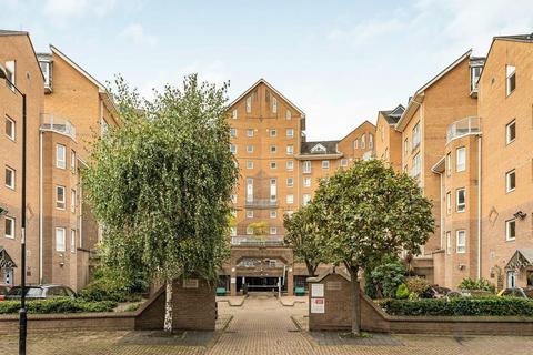 5 bedroom terraced house to rent, Cyclops Mews, London E14