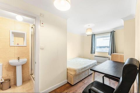 5 bedroom terraced house to rent, Cyclops Mews, London E14