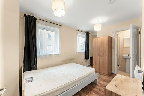 5 bedroom terraced house to rent, Cyclops Mews, London E14