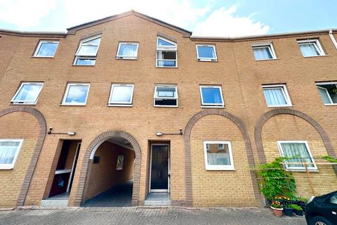 5 bedroom terraced house to rent, Cyclops Mews, London E14