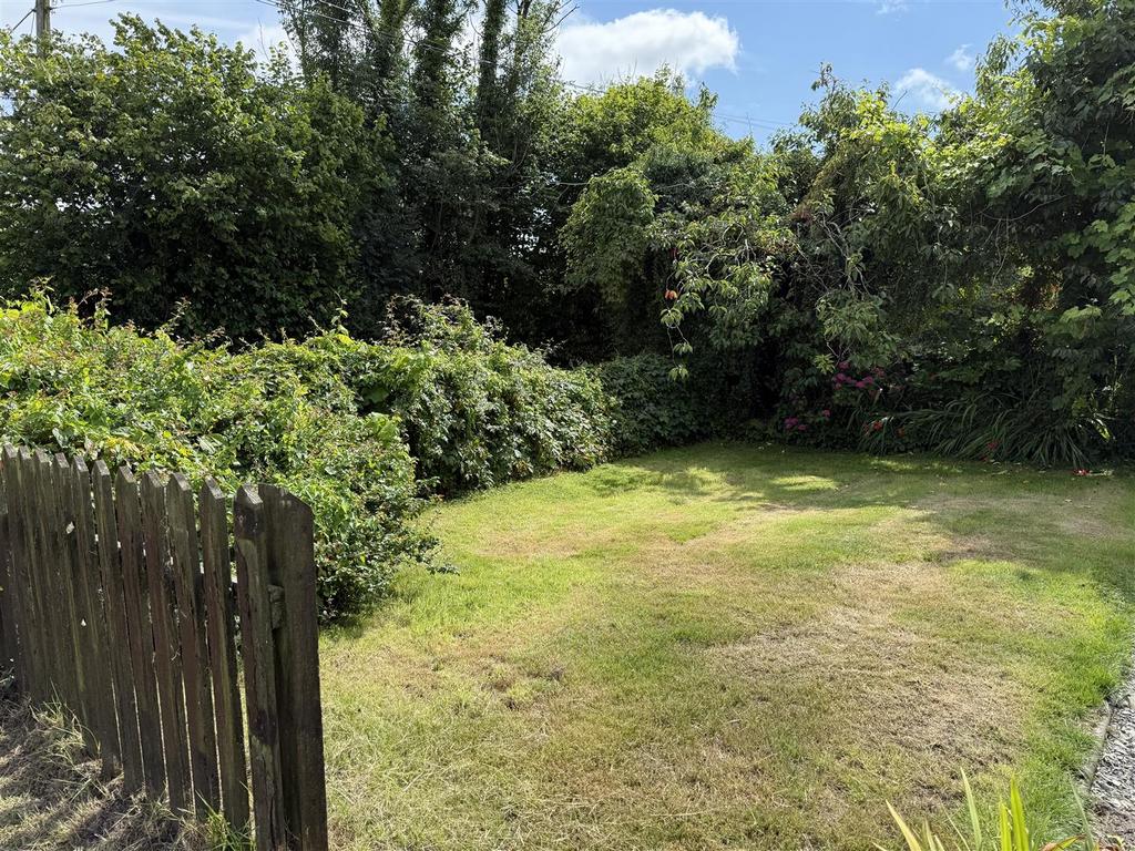 Lawned Gardens
