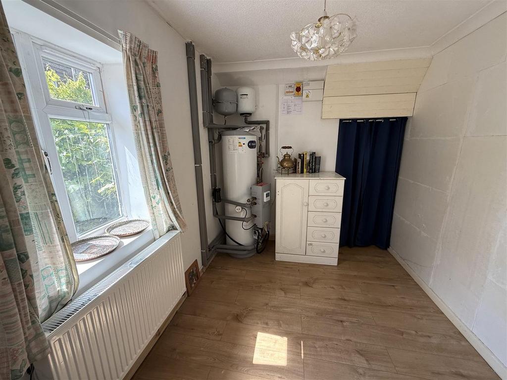 Rear Study / Bedroom 3
