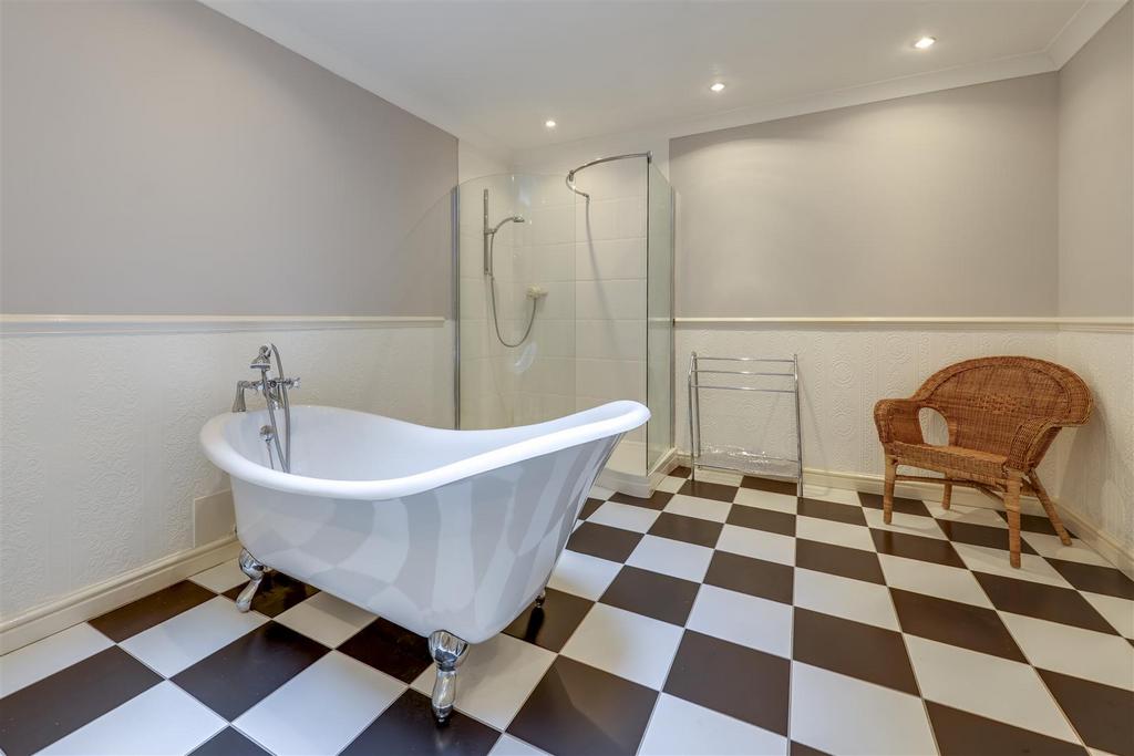 Bathroom 2 Alt
