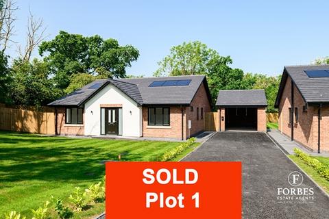 3 bedroom bungalow for sale, Huntley Close, Samlesbury PR5