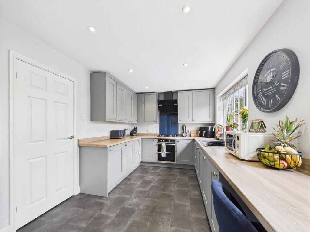 Kitchen/Breakfast Area