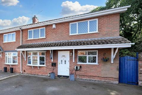 62 Dickinson Road, Wombourne, Wolverhampton, WV5 0NH