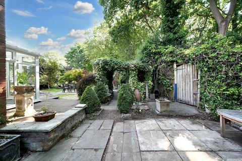 62 Dickinson Road, Wombourne, Wolverhampton, WV5 0NH