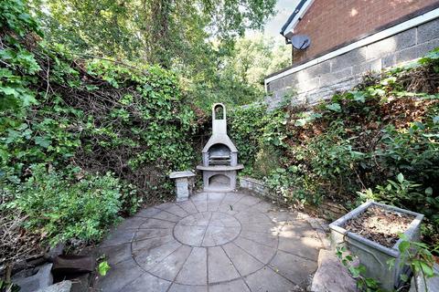 62 Dickinson Road, Wombourne, Wolverhampton, WV5 0NH