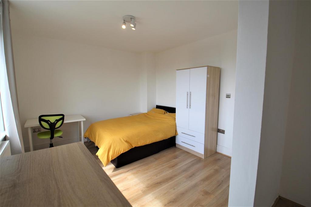 A bright and tidy double bedroom featuring a co...