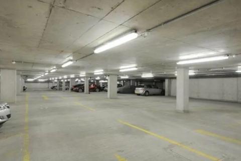 2 bedroom flat to rent, Trident Point 1