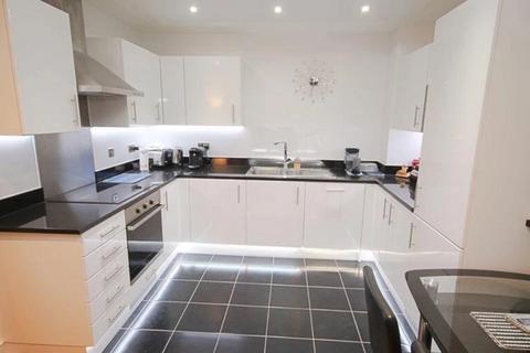 2 bedroom flat to rent, Trident Point 1