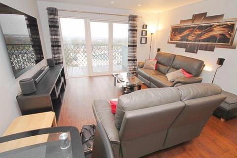 2 bedroom flat to rent, Trident Point 1