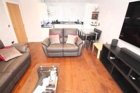 2 bedroom flat to rent, Trident Point 1