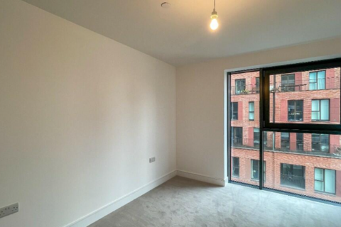 2 bedroom flat to rent, Elephant Park 19