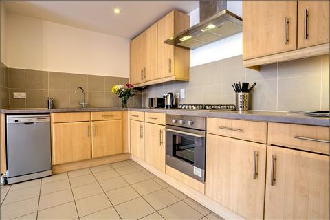 2 bedroom flat to rent, Ashton House (whole property)