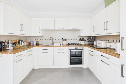 68 Church Road, Longlevens, Gloucester, GL2 0AA