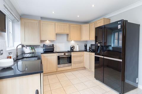 undefined, Lucas Close, Crawley RH10