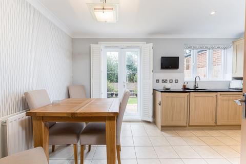 undefined, Lucas Close, Crawley RH10
