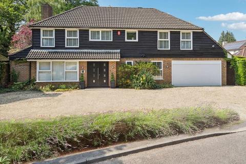 4 bedroom detached house for sale, Heatherside Gardens, Farnham Common SL2