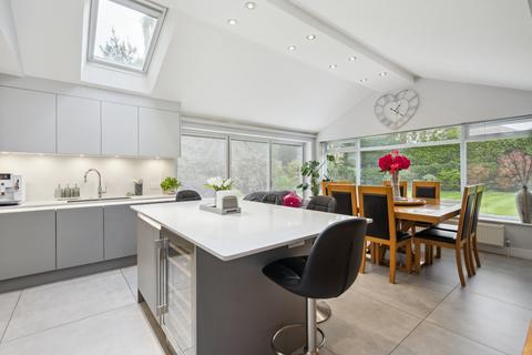 12 Heatherside Gardens, Farnham Common, Slough, SL2 3RR