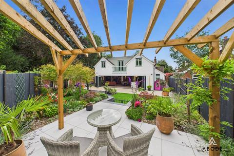 18 Burnside, Rolleston On Dove, Burton-on-trent, DE13 9DN