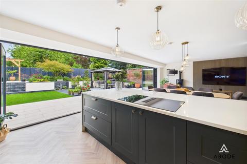 18 Burnside, Rolleston On Dove, Burton-on-trent, DE13 9DN