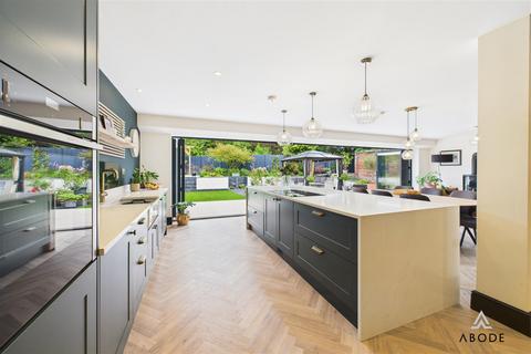 18 Burnside, Rolleston On Dove, Burton-on-trent, DE13 9DN