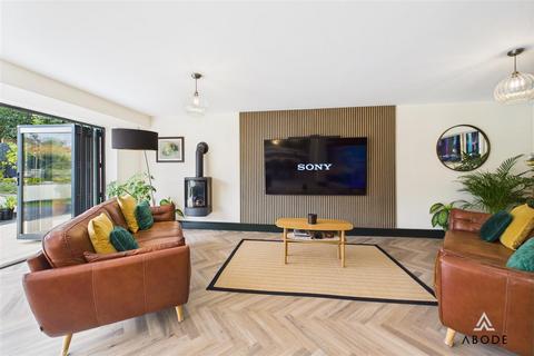 18 Burnside, Rolleston On Dove, Burton-on-trent, DE13 9DN