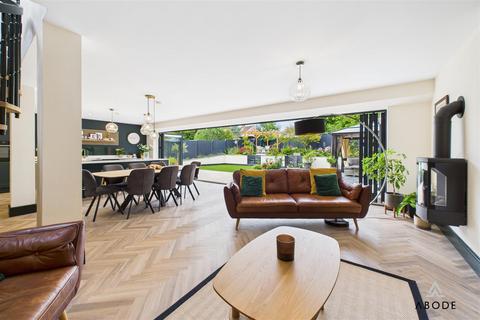 18 Burnside, Rolleston On Dove, Burton-on-trent, DE13 9DN