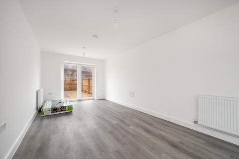 3 bedroom semi-detached house to rent, Charles Dyer Close, Melton Mowbray