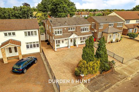 16 Barleycorn Way, Hornchurch, RM11 3JJ