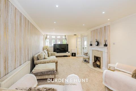 16 Barleycorn Way, Hornchurch, RM11 3JJ